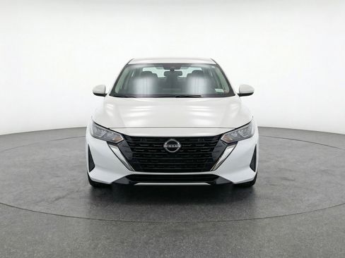 Used 2025 Nissan Sentra SV image 2