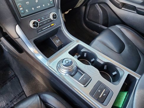 Used 2022 Ford Edge Titanium image 18