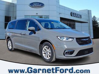 Used 2023 Chrysler Pacifica Touring-L video 1