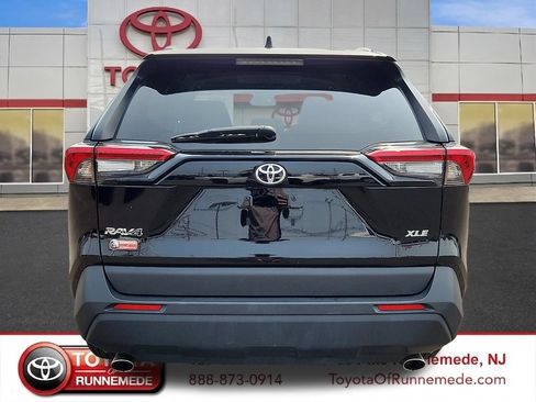 Certified 2025 Toyota RAV4 XLE FWD image 5