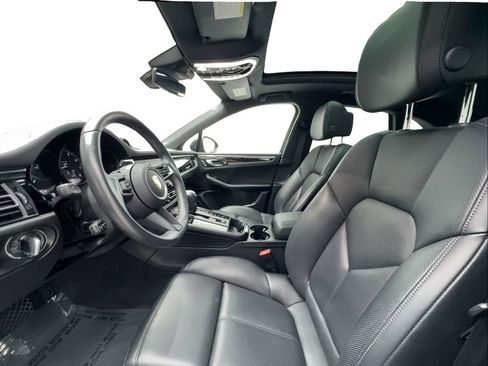 Used 2024 Porsche Macan Turbo AWD/4WD image 20