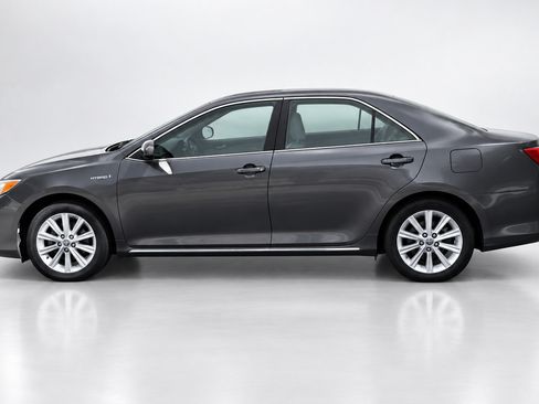 Used 2014 Toyota Camry XLE w/ Leather Package FWD image 11