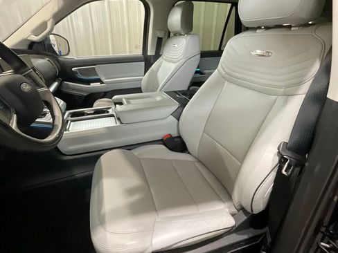 Used 2025 Ford Expedition Platinum w/ Platinum Ultimate Package AWD/4WD image 10