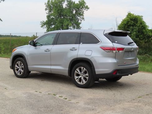 Used 2016 Toyota Highlander Plus AWD/4WD image 6