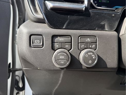 Used 2026 Chevrolet Silverado 1500 LT AWD/4WD image 12