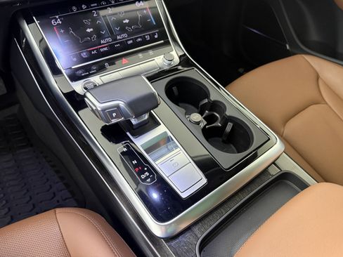 Used 2021 Audi Q8 Prestige w/ Prestige Package image 21