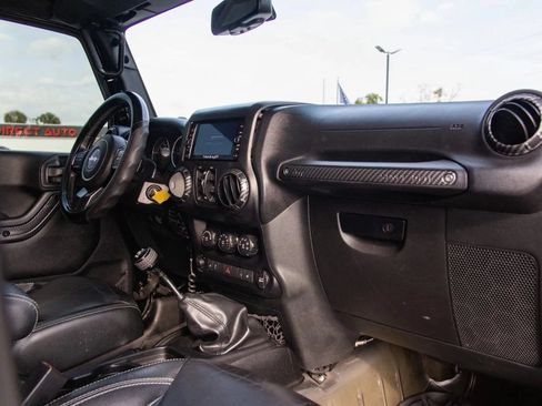 Used 2015 Jeep Wrangler Unlimited Rubicon AWD/4WD image 25