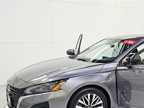 Certified 2024 Nissan Altima 2.5 SV FWD image 30