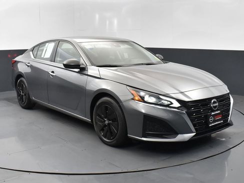 Used 2024 Nissan Altima 2.5 S image 1