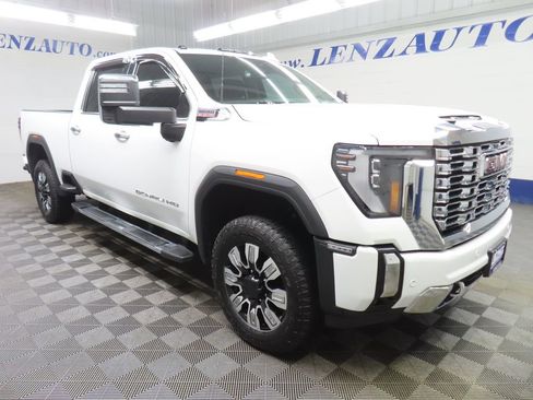 Used 2024 GMC Sierra 2500 Denali AWD/4WD image 3