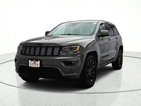 Used 2022 Jeep Grand Cherokee Altitude AWD/4WD image 2