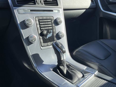 Used 2017 Volvo XC60 T5 Dynamic w/ Preferred Option Package image 28