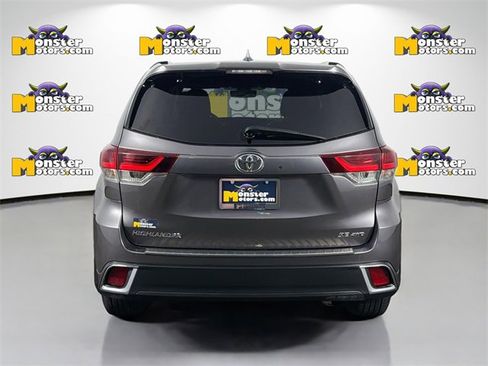 Used 2019 Toyota Highlander XLE image 6