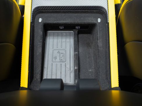 Used 2022 Lamborghini Urus image 37