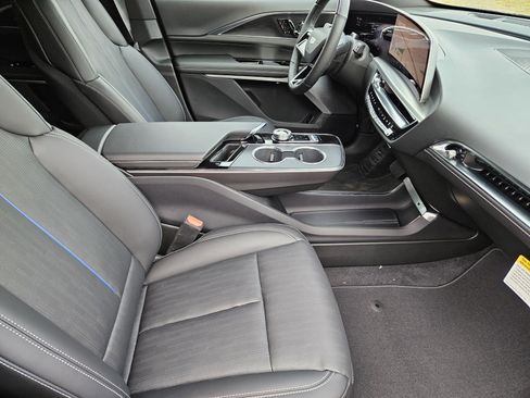 New 2026 Cadillac Lyriq Premium Luxury image 10