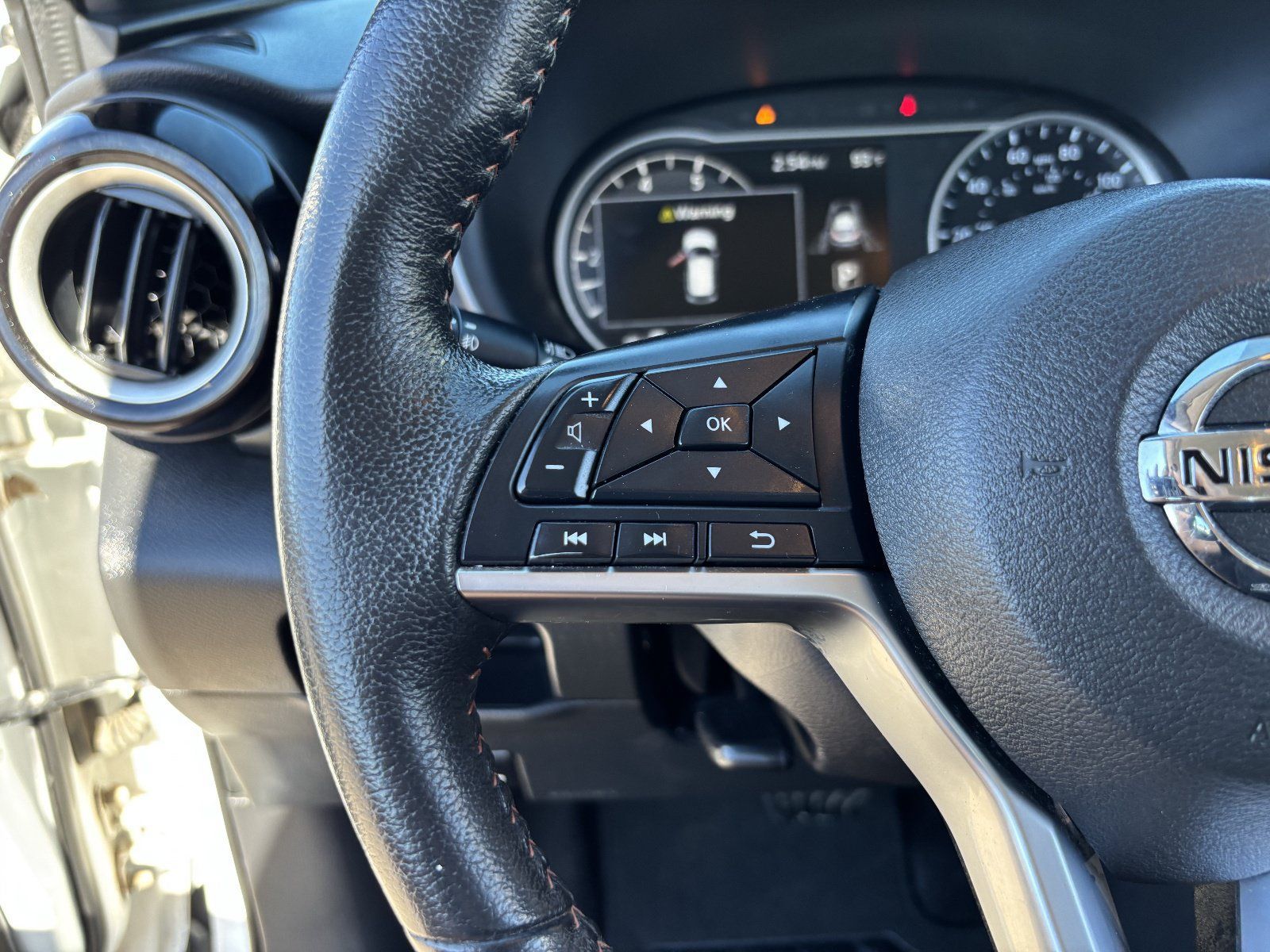 Used 2020 Nissan Kicks SR w/ SR Premium Package FWD image 28