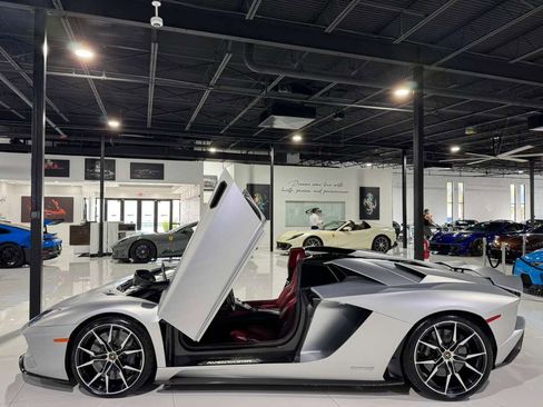 Used 2018 Lamborghini Aventador S image 12