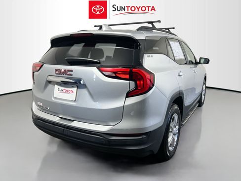 Used 2021 GMC Terrain SLE w/ Driver Convenience Package image 4