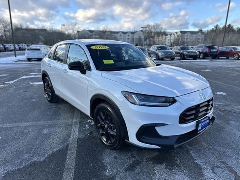 Used 2023 Honda HR-V Sport image 3