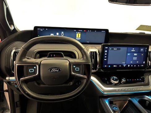Certified 2025 Ford Expedition Platinum w/ Stealth Appearance Package AWD/4WD image 5