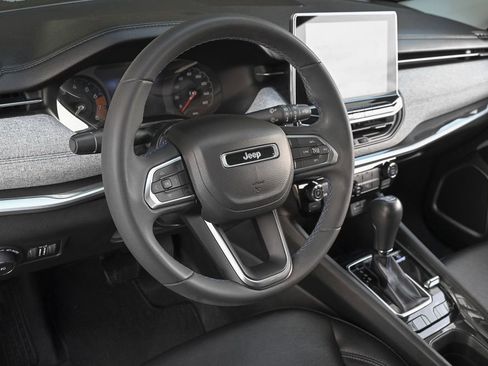 Used 2022 Jeep Compass Latitude AWD/4WD image 11