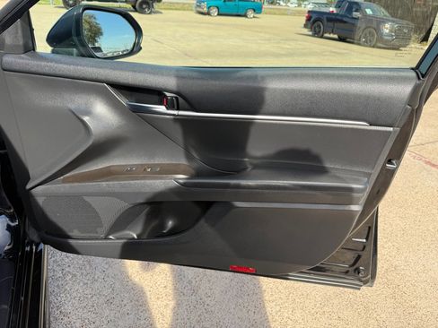 Used 2021 Toyota Camry SE image 18