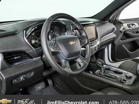 Used 2023 Chevrolet Traverse LT FWD image 4