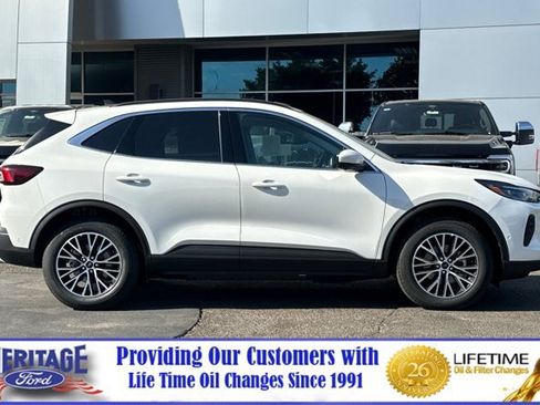 New 2024 Ford Escape SE w/ PHEV Premium Package FWD image 3