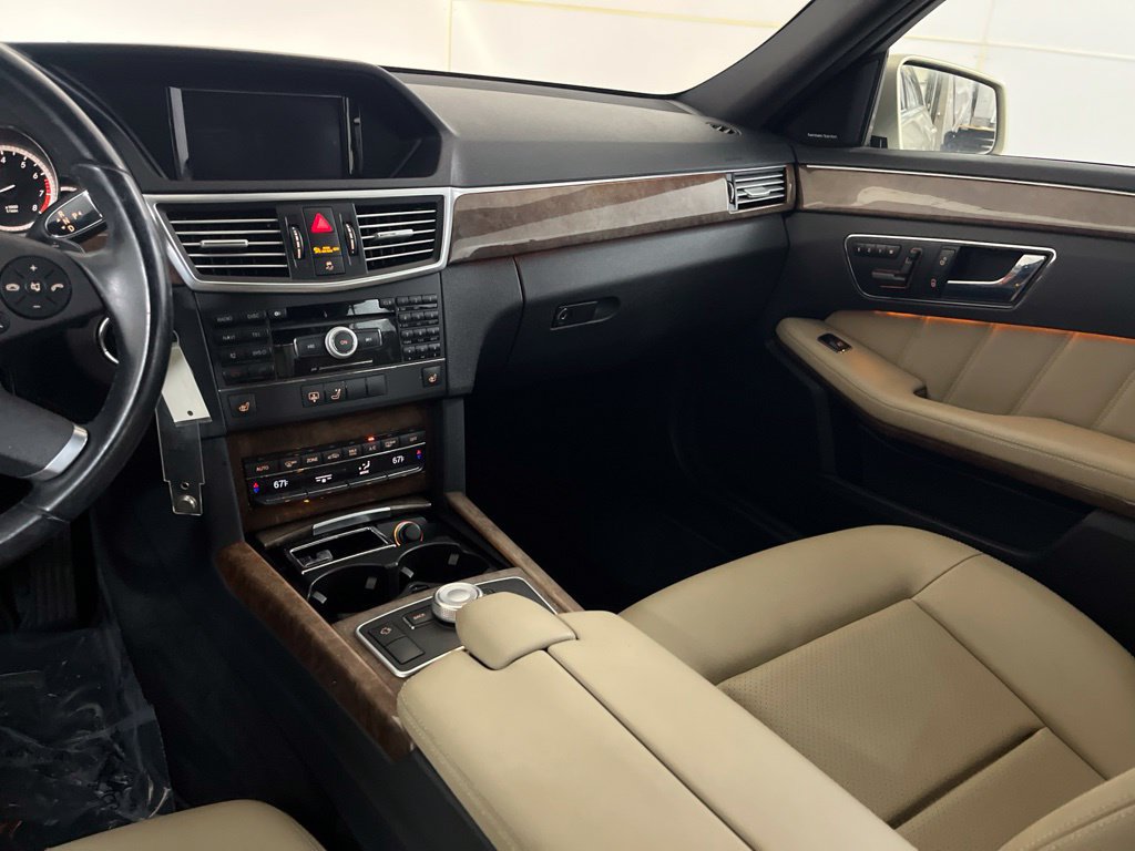 Used 2010 Mercedes-Benz E 350 Sedan image 32