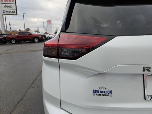 Used 2024 Nissan Rogue S image 5