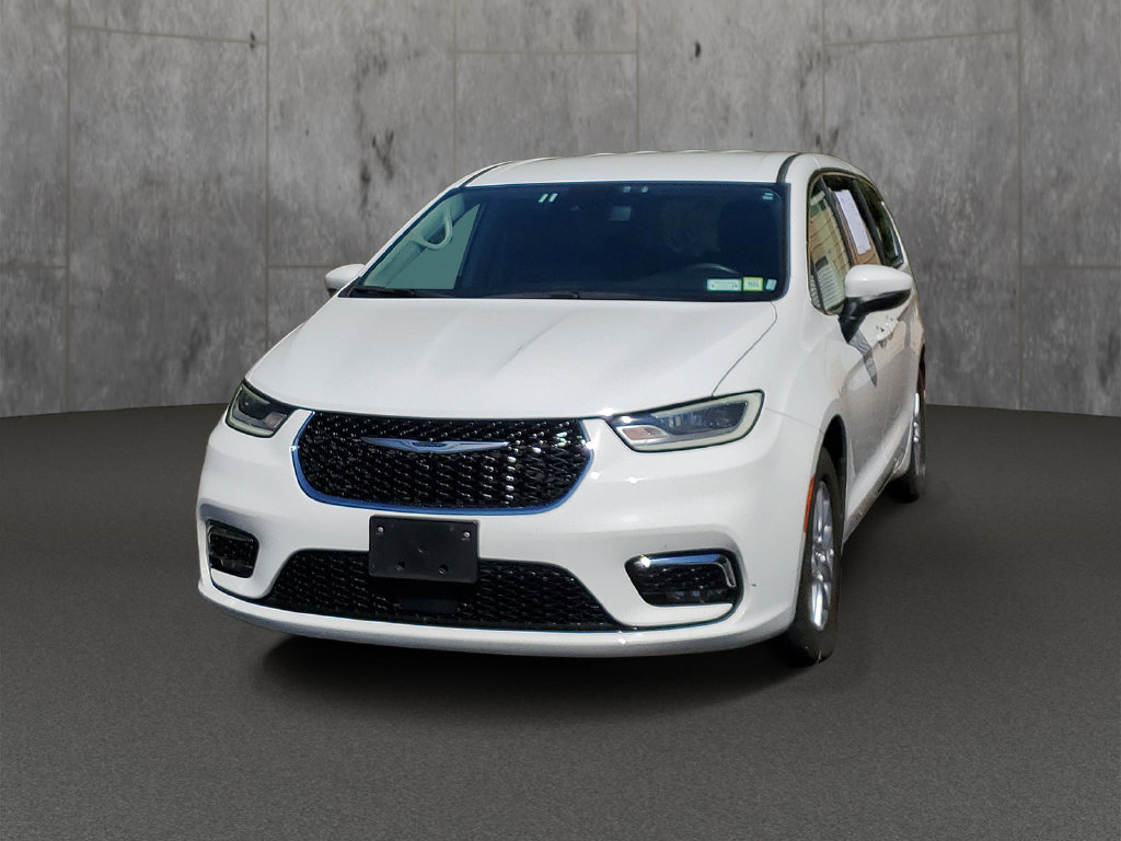 Used 2023 Chrysler Pacifica Touring-L FWD image 3