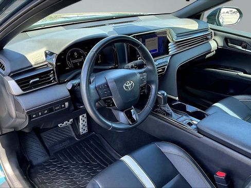 Used 2025 Toyota Camry SE image 14