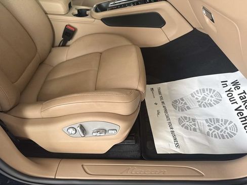 Used 2022 Porsche Macan AWD/4WD image 53