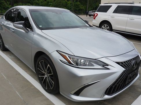 Used 2024 Lexus ES 350 w/ Premium Package FWD image 3