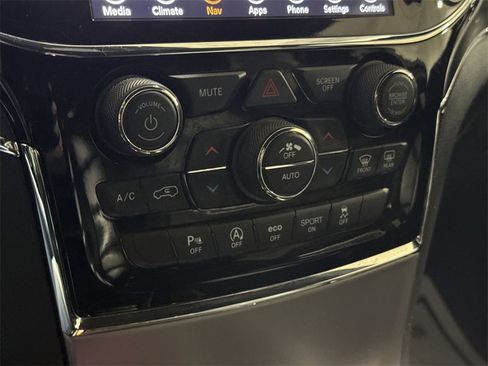 Used 2020 Jeep Grand Cherokee Limited image 16