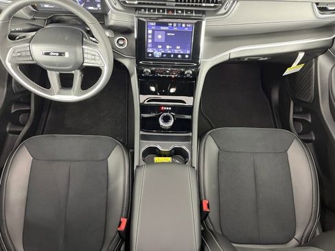 New 2025 Jeep Grand Cherokee L Altitude image 9