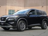 Used 2023 Nissan Rogue S image 2