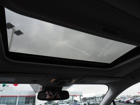 Used 2021 Toyota Sienna XLE image 15