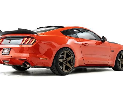 Used 2016 Ford Mustang GT w/ Black Accent Package RWD image 4