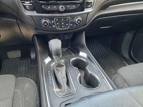 Used 2023 Chevrolet Traverse LT FWD image 18