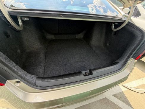Used 2018 Honda Accord EX-L image 32