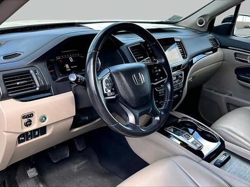 Used 2019 Honda Pilot Touring image 12