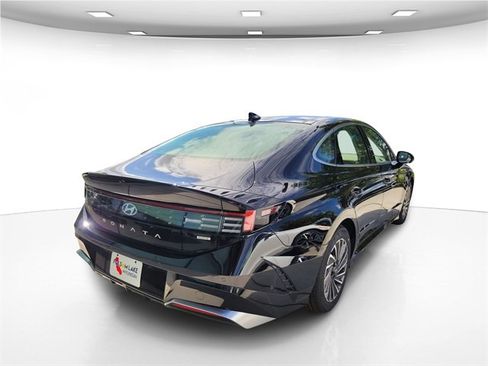 New 2025 Hyundai Sonata Limited image 5