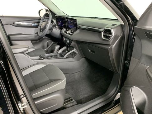 Used 2025 Chevrolet TrailBlazer LT image 35