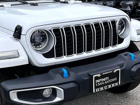 Used 2024 Jeep Wrangler Unlimited Sahara AWD/4WD image 38