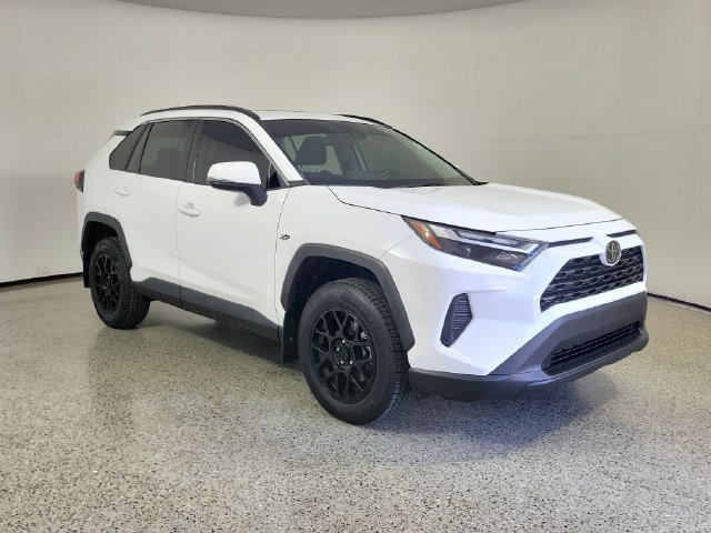 Used 2024 Toyota RAV4 XLE w/ Convenience Package FWD image 4