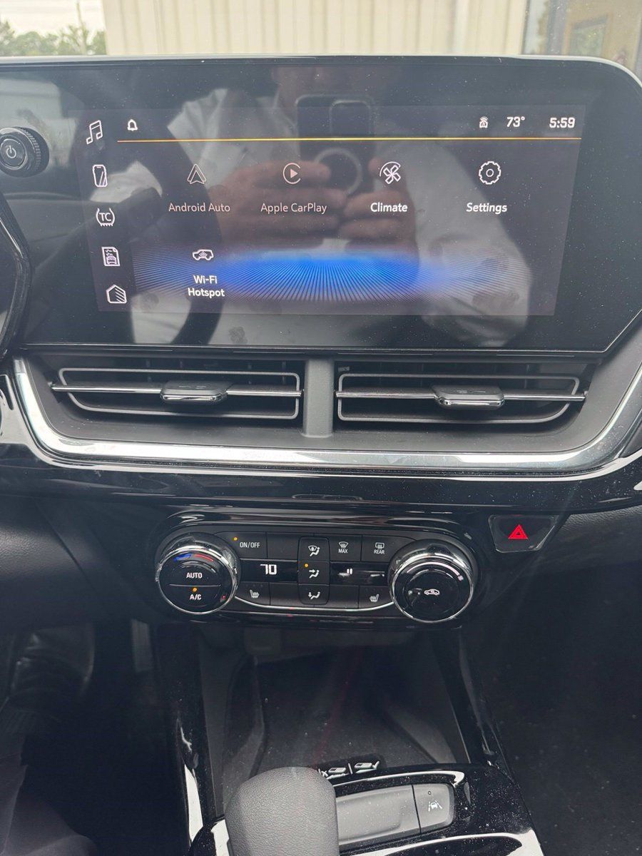 Used 2026 Chevrolet Trax RS w/ Sunroof Package FWD image 14