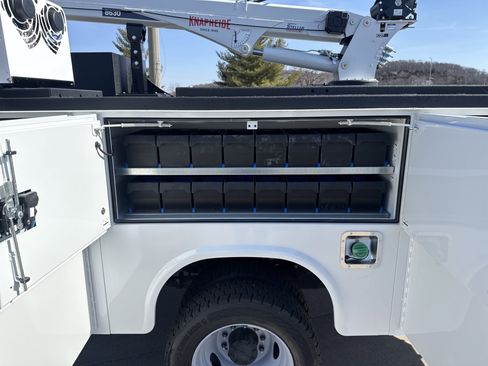 New 2024 Ford F550 4x4 Regular Cab Super Duty image 13