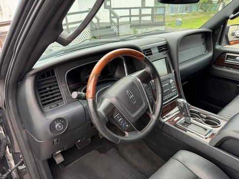 Used 2016 Lincoln Navigator L Reserve AWD/4WD image 24