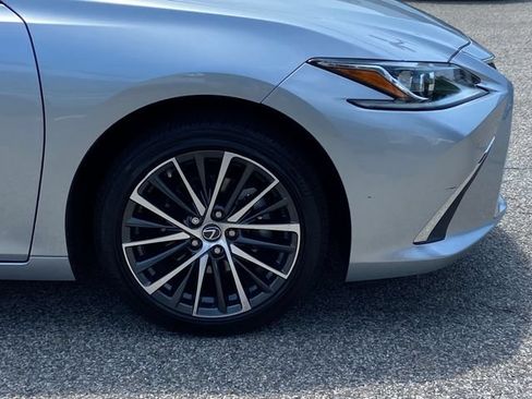 Certified 2023 Lexus ES 250 w/ Premium Package AWD/4WD image 9